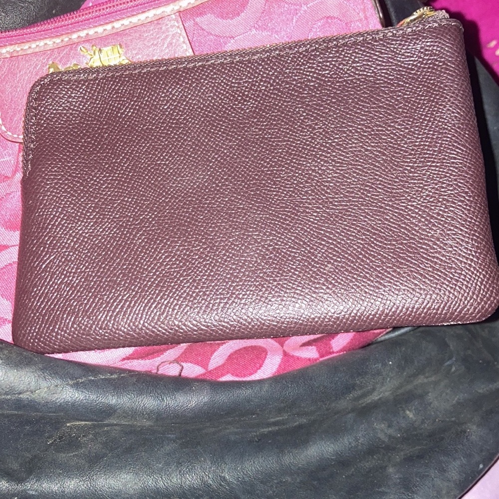 🩸PACKED-Trading Bre🩸🆕 Coach wristlet huge price drop - Picture 4 of 6